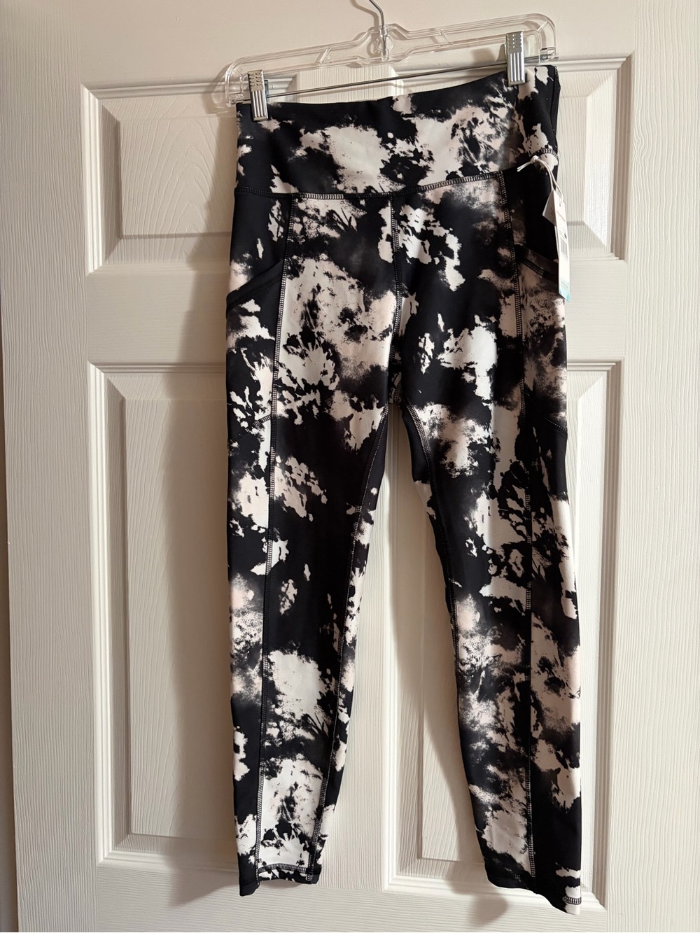 Black & White Abstract Print High-Waist Leggings. Balance Collection.